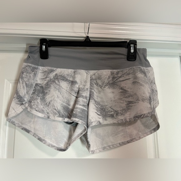 Lululemon Light Cast Women's Shorts-2.5" inseam - Picture 2 of 4